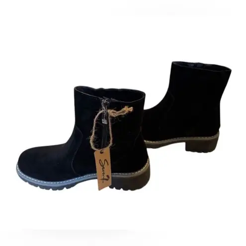Seven7 Women's Black Ankle Bootie
Round Toe Zip Women’s Size 8