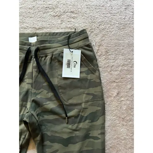 Zyia  Active Women's Camo Unwind Joggers Size Medium NWT