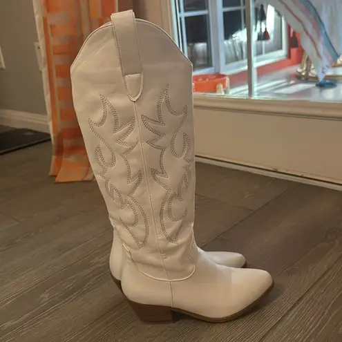Billini White Cowboy Boots Size 5