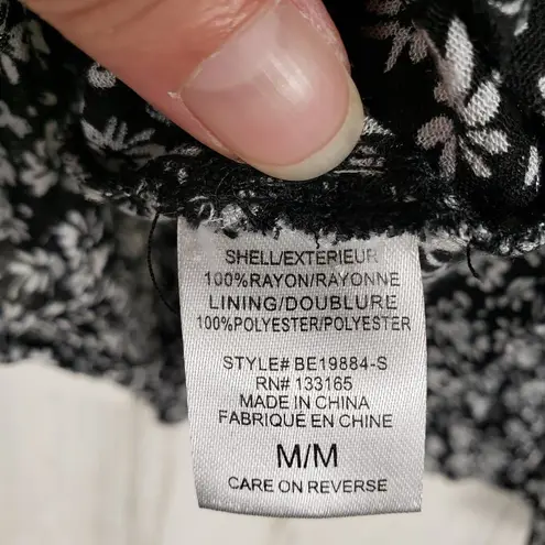 Everleigh NWT Sleeveless Black White Floral Sharkbite Tank Top Size Medium