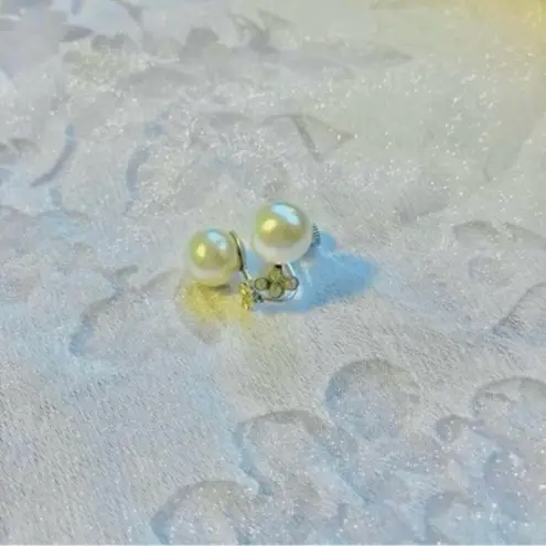 Pearl Bauble Screwback Earring Vintage “Selene” White Classic Elegant Simple Minimalist