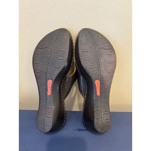 b.o.c. Between The Toe Sandal Woman's 8M Black Wedge Buckle Size 8