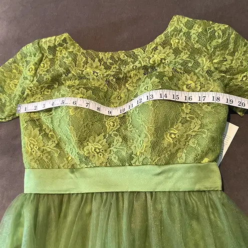 Women’s Full Length Tulle & Lace Sort Sleeve Dress with Zip Up Back Size 12 NWT Green
