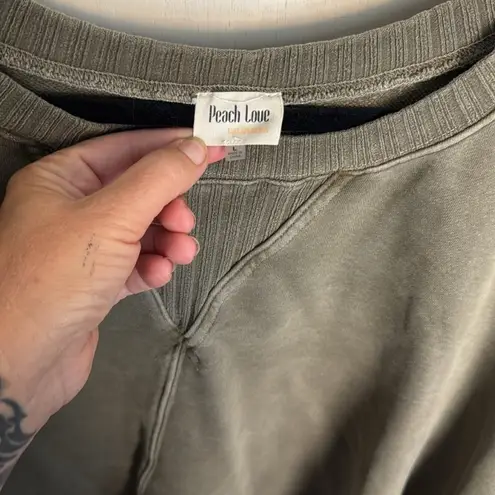 Peach Love California $65 NWOT swing cropped sweatshirt L olive green