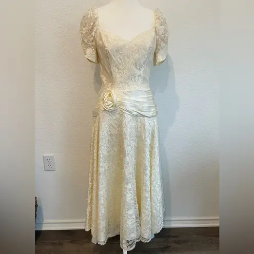 Vintage 1980s Ivory Lace Dress Princess Formal Peasant Cottage Wedding Satin White Size 8