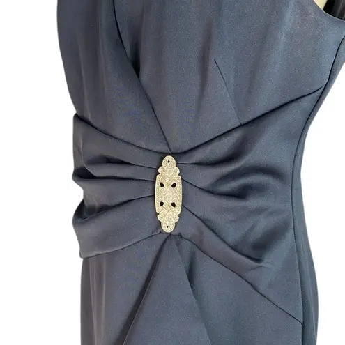 Jessica Howard
Women's Scuba Cascade Ruffle Gown