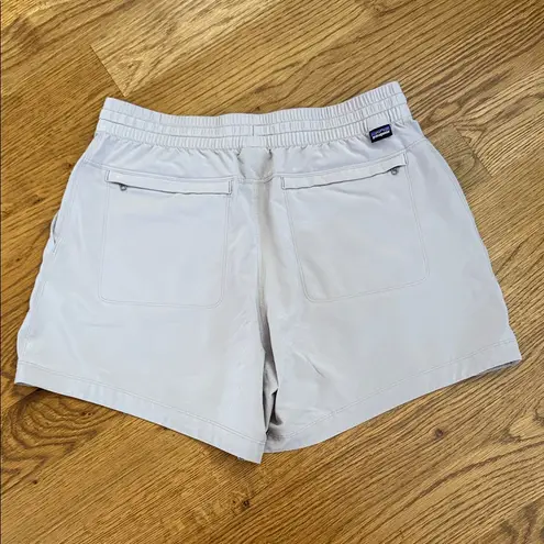 Patagonia  Women’s Lightweight Drawstring Shorts – Size Small – light mauve