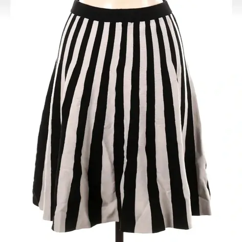 Carmen Marc Valvo  Sweater Knit Skirt Black White Stripe Knee Length Size Medium