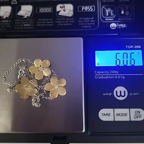 Herco 14 Karat Gold, Sterling Silver, & Diamond Flower Choker Necklace Gold