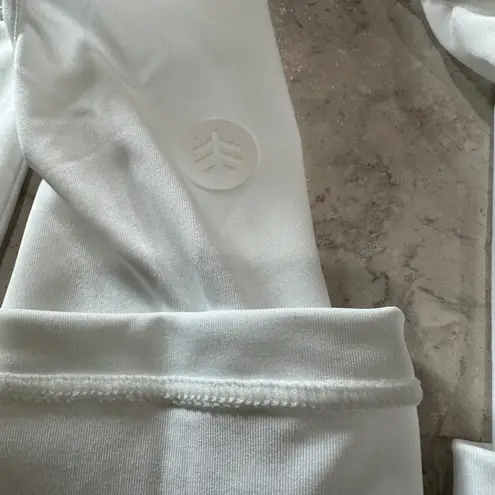 Coolibar UPF 50 Sun Protection Arm Sleeves White Style 07067 Pair with Pouch Size XS