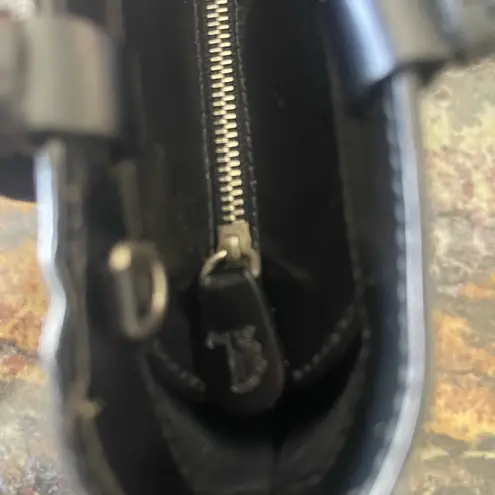 Tod's Black Tote Bag with Minimalist Design