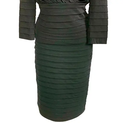 Tadashi Shoji 2-PC Pleated V-Neck Black Skirt Top M Stretch Pleated 3/4 Sleeve