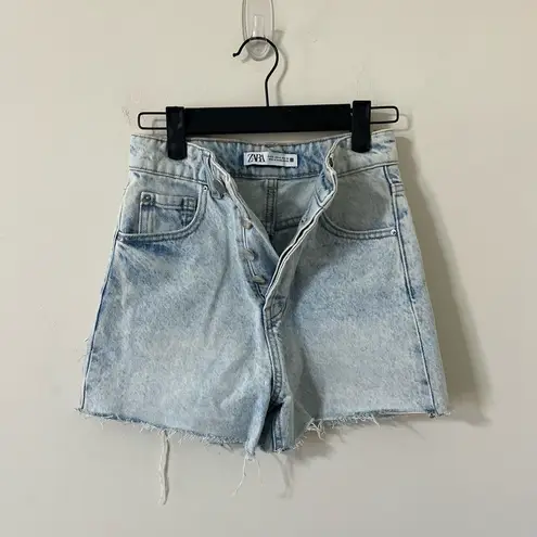 ZARA  Acid Light Wash Super High Rise Distressed Hem Denim Shorts Size 0