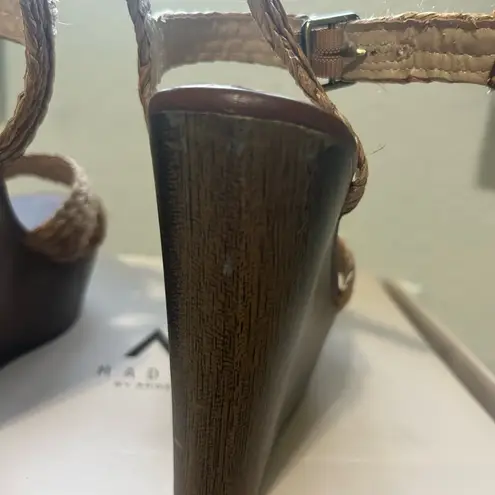 Madison Shoe Dazzle brown/Tan Woven Women's Sandals Size 7