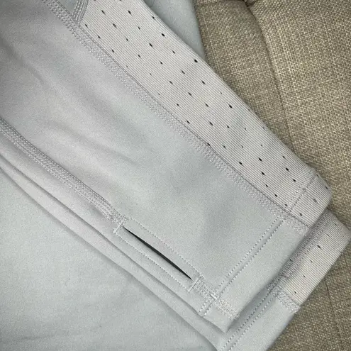 Under Armour  women’s Steel Gray Long Sleeve Tee