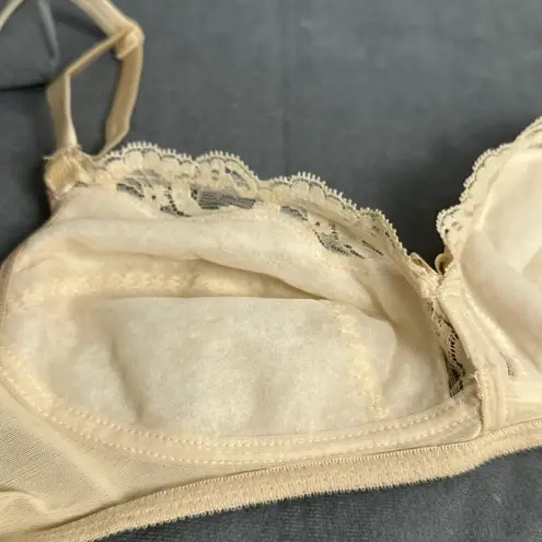 Vanity Fair Vintage NEW NOS Bra Size 32B Nylon Fiberfill Lined 72-278 Wire Free