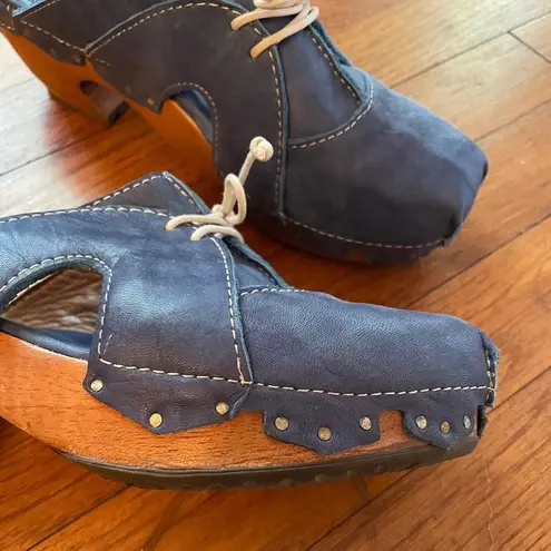 Sergio Tomani Blue Leather Wooden Lace Up Open Side Clogs