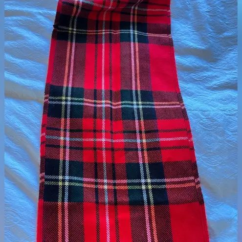 Essential Winter : like new plaid scarf