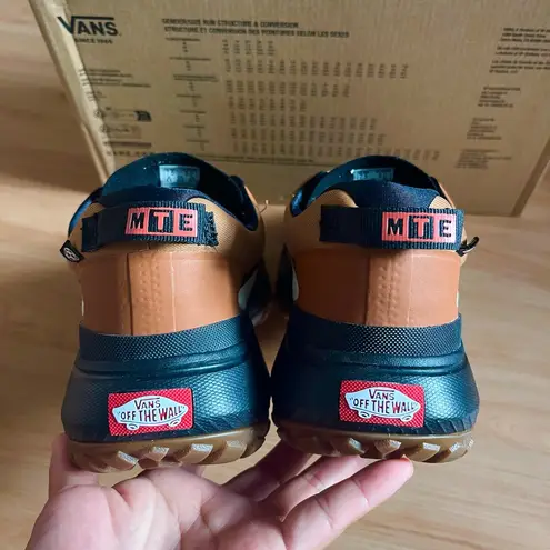 Vans  MTE Crosspath Shoe Glazed Ginger
VN000CVUN1Z Women 9.0 US Mens 7.5 US