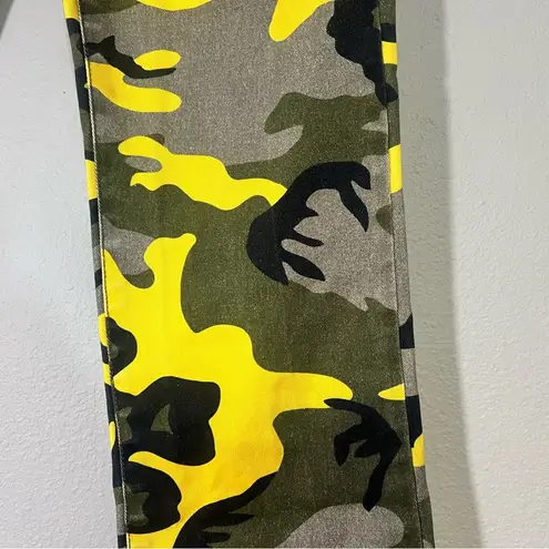 Pam & Gela Camo Exposed Button Cropped Kick Flare Pant Size 27