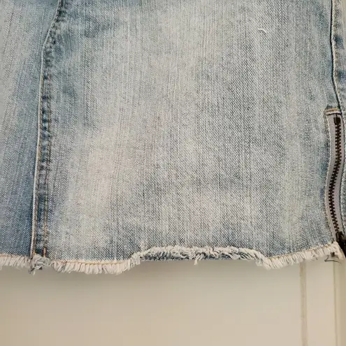 Bongo  light wash denim skirt distressed button zip