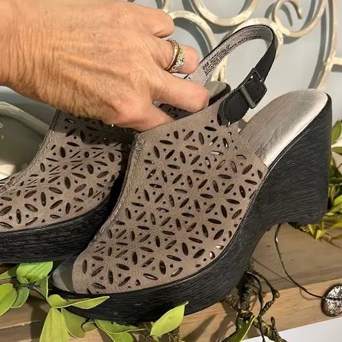 Jambu Leather Wedge Sandals Taupe