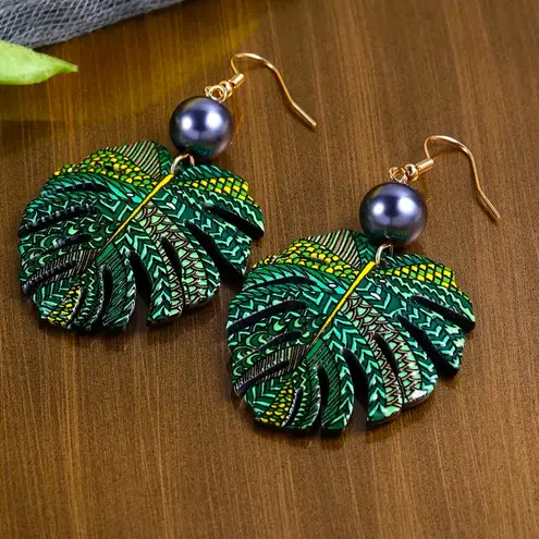 Geo pattern Palm Monstera Green Leaf Gray Pearl Drop Earrings NEW