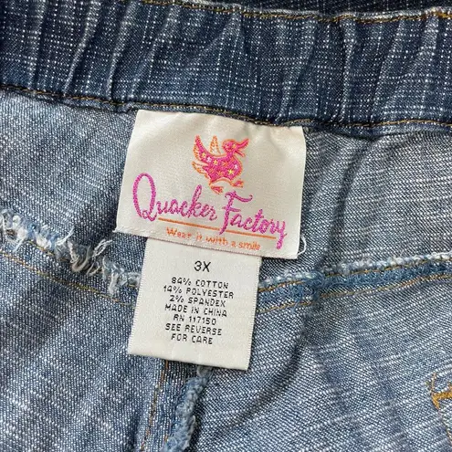 Quacker Factory  Plus Size Medium Wash Pull On Capri Jeans - Size 3X - Green Trim