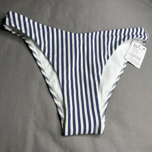 Lululemon Seersucker Skimpy Mid Rise Bottom NWT Size XL (Stripped White Blue)