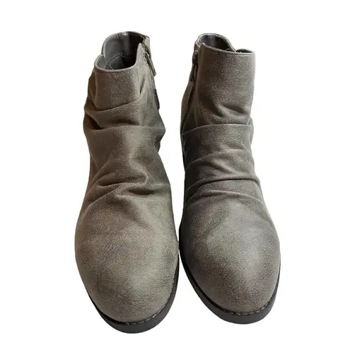 Bella Vita Grey Bootie Stacked Heel Size 9 New