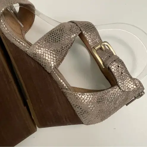 Sofft Sandals Mauldin Wedge Criss Cross Straps Reptile Comfort Pewter Gold Size 7