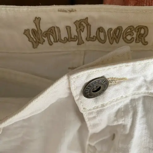 Wallflower sz 3 white short shorts