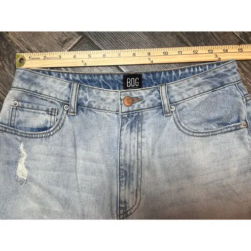 BDG Urban Outfitters High Rise Mom Jeans Light Wash Distressed Size 28 Baggy Y2K Blue