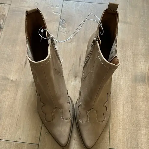 indigo. NEW Western Booties Tan Sz 8.5