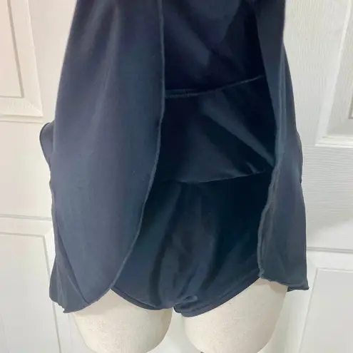VM black Swim skirt, ladies size medium ruffle tier bathing suit skort bottom