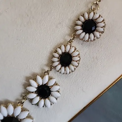 White with Black Flower Necklace and Earrings Set