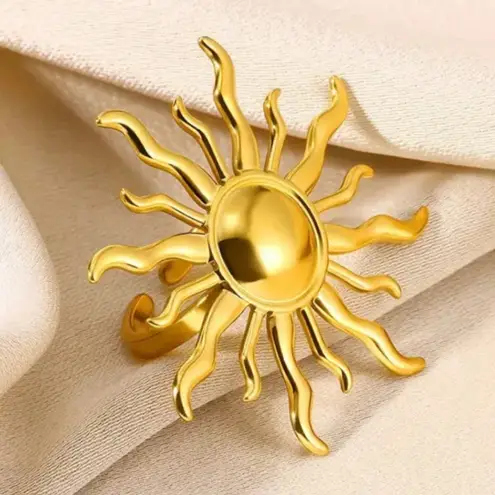 Bold Gold Sun Statement Ring – Adjustable Sunburst Jewelry for Women