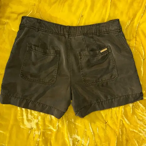 White House | Black Market  Size 6 Olive The 5” Short