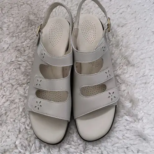 SAS Quatro Slingback Bone Ivory Sandal Hook Loop Adjustable Straps Comfort 10 N