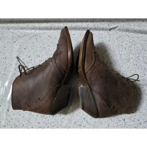 DETAILS Harris Hawk Leather Western Ankle Boots Women 6.5 Scroll Leather Spanish Brown