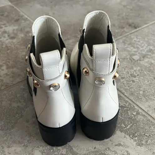 Karl Lagerfeld Paris Porshay Lug Sole Boots in Bone/White, Size 8 NEW $189