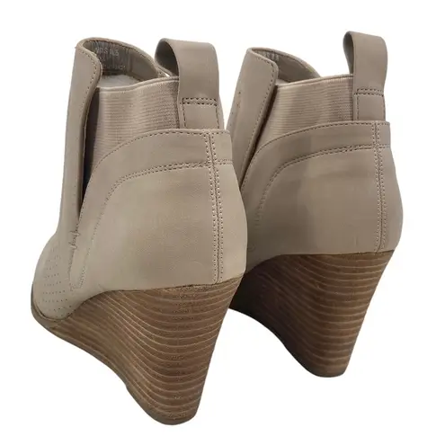 DOLCE VITA Gerdy Ankle Wedge Bootie Heel in Beige Size 8.5 Pull On Perforated Black