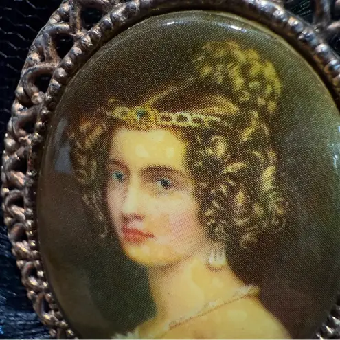 Source Unknown RARE Vintage Amalie von Schintling Portrait Goldtone Filigree Brooch Pin German