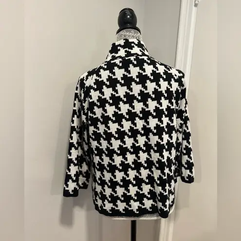 John Paul Richard Womens Sz: M 3/4 Bell Sleeve Black & White Houndstooth Sweater Size M