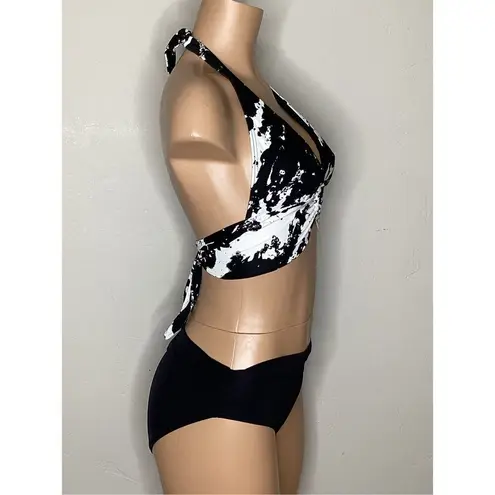 Carmen Marc Valvo New. black bikini. Small. Retails $139