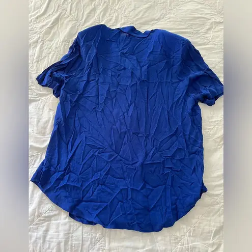 Vintage Blue NWT:  button T shirt with flower