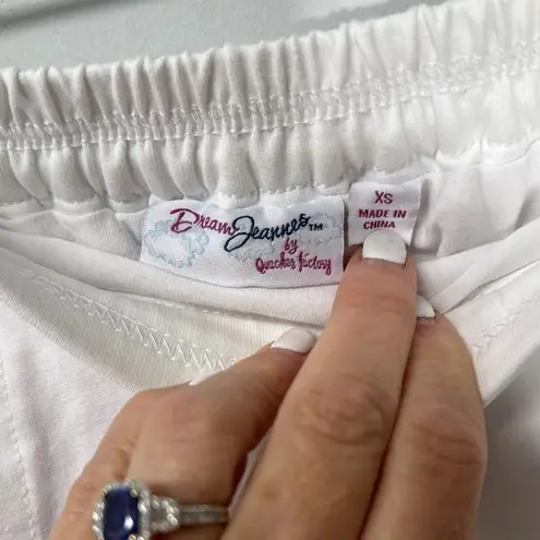 Quacker Factory White Knee