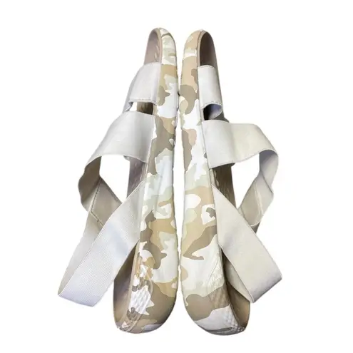 Crocs  Sandals Light Ride Printed Camo Stretch Straps Womens 9 White Tan 207285