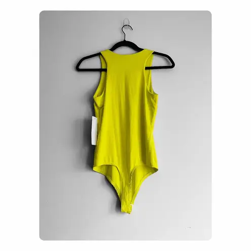 Live in the Moment β
NWT Bodysuit - Bright Green β