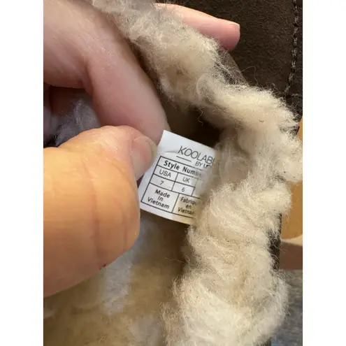 KOOLABURRA BY UGG, TIPTON 1105893 CHOCOLATE BROWN SIZE 7 MEN'S 8.5 Women